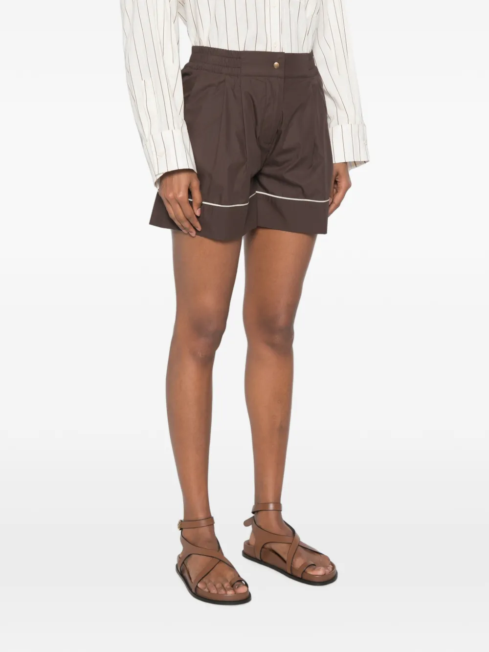 Moncler Shorts met logopatch en afwerking Bruin