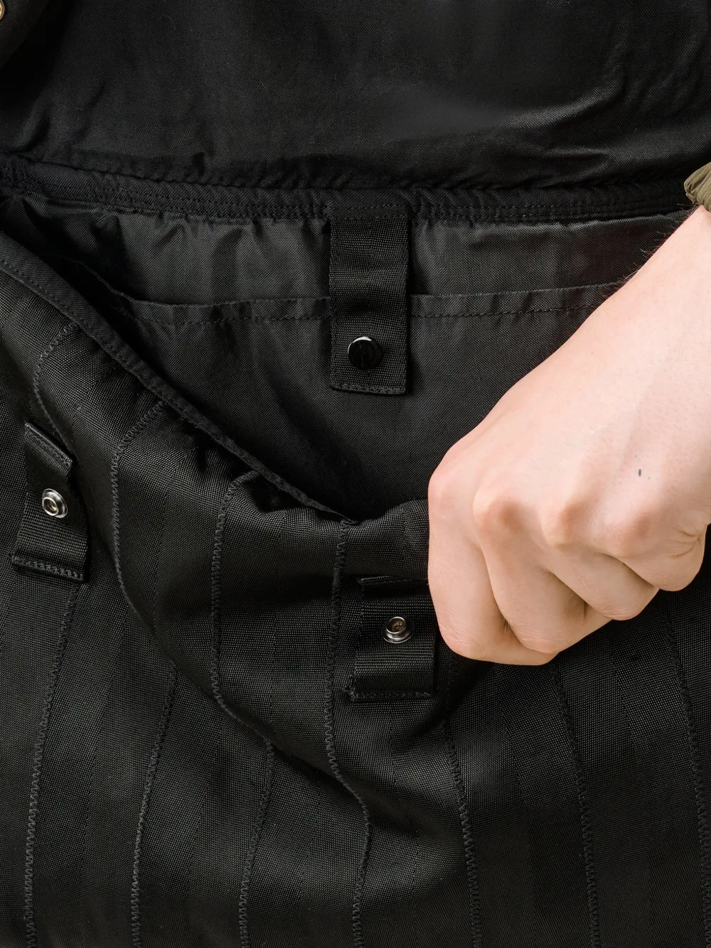 C.P. Company Gewatteerde tas met geborduurd logo Zwart