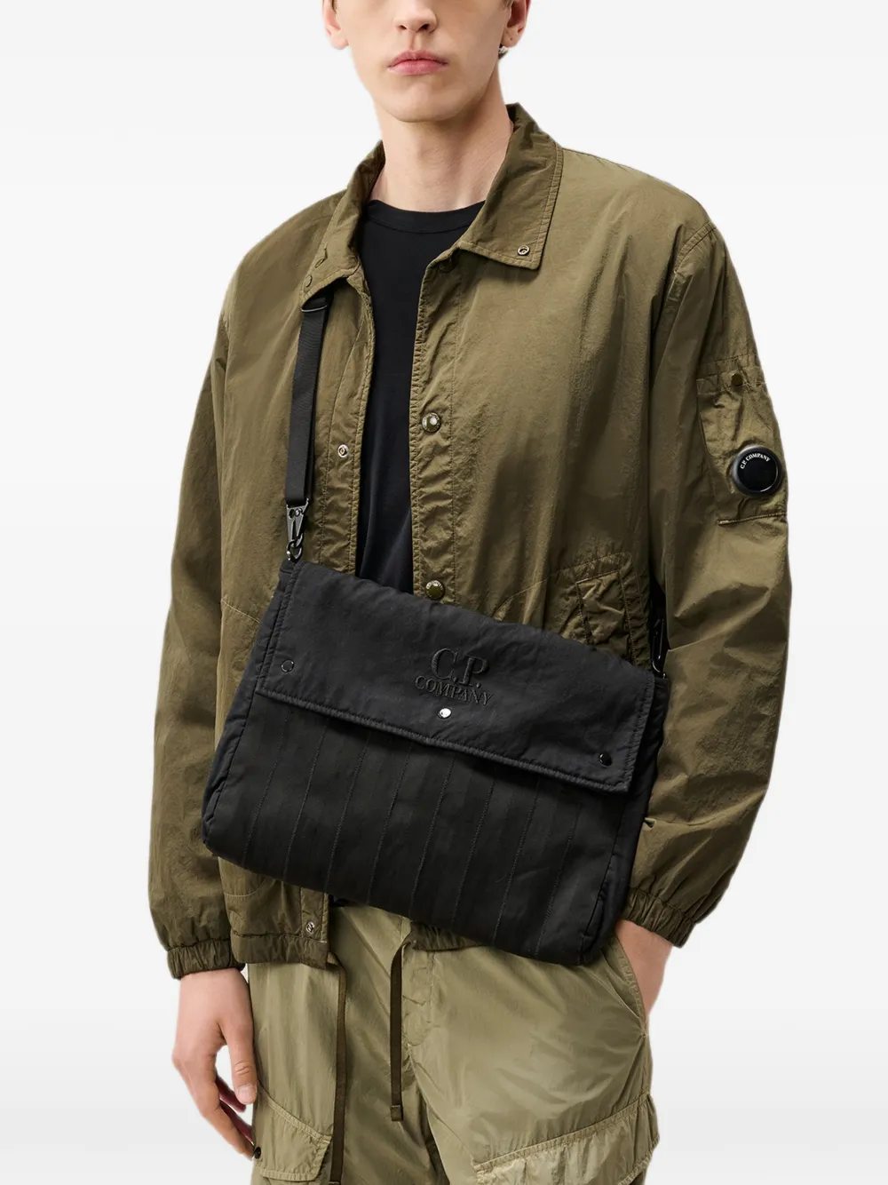 C.P. Company Gewatteerde tas met geborduurd logo Zwart