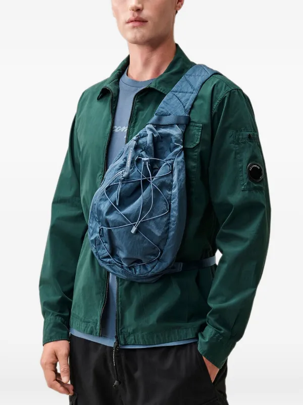 C.P. Company レンズディテール ショルダーバッグ | ブルー | FARFETCH JP