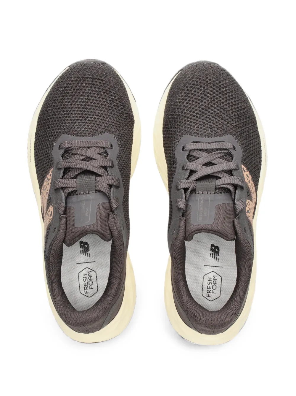 New Balance Arishi v4 Fresh Foam low-top sneakers met luipaardprint Zwart