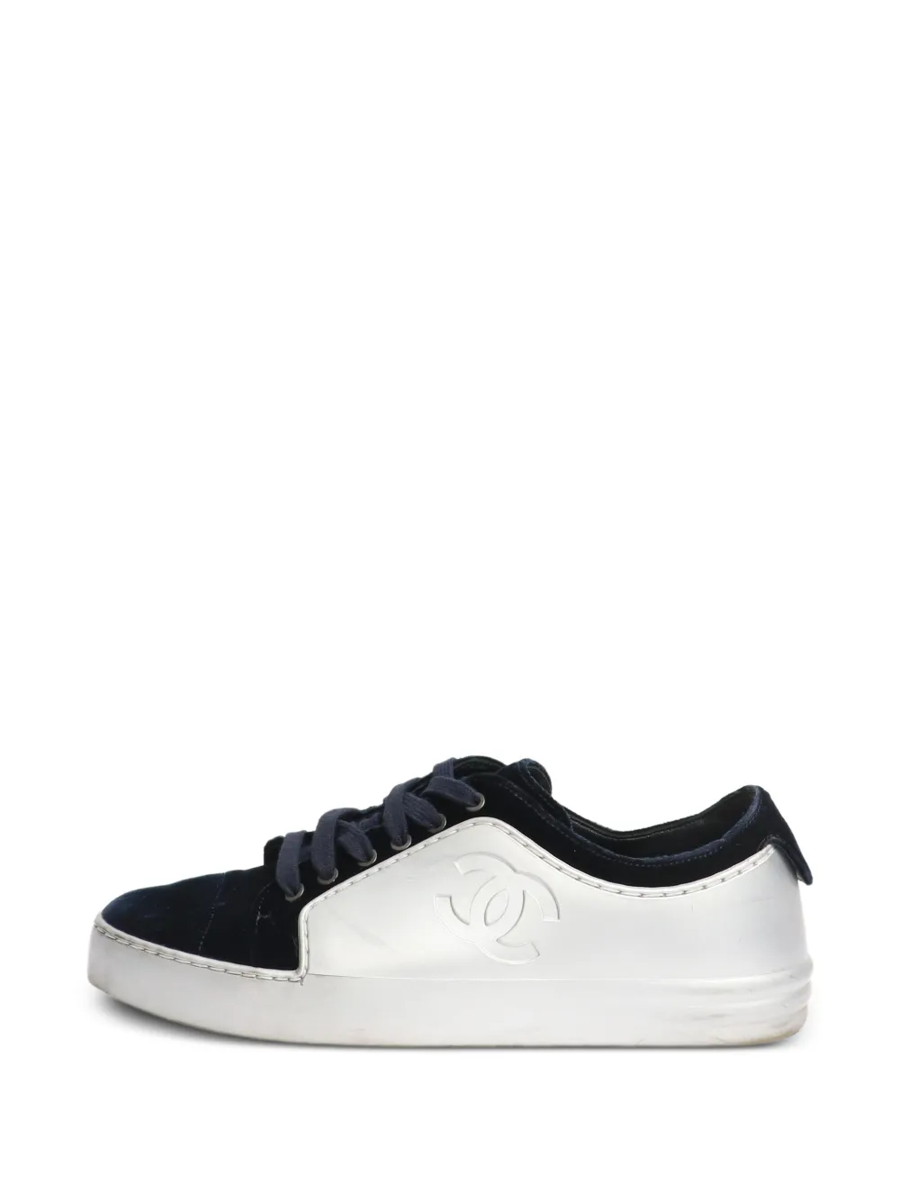 CHANEL Pre-Owned velvet-trim sneakers - Blue