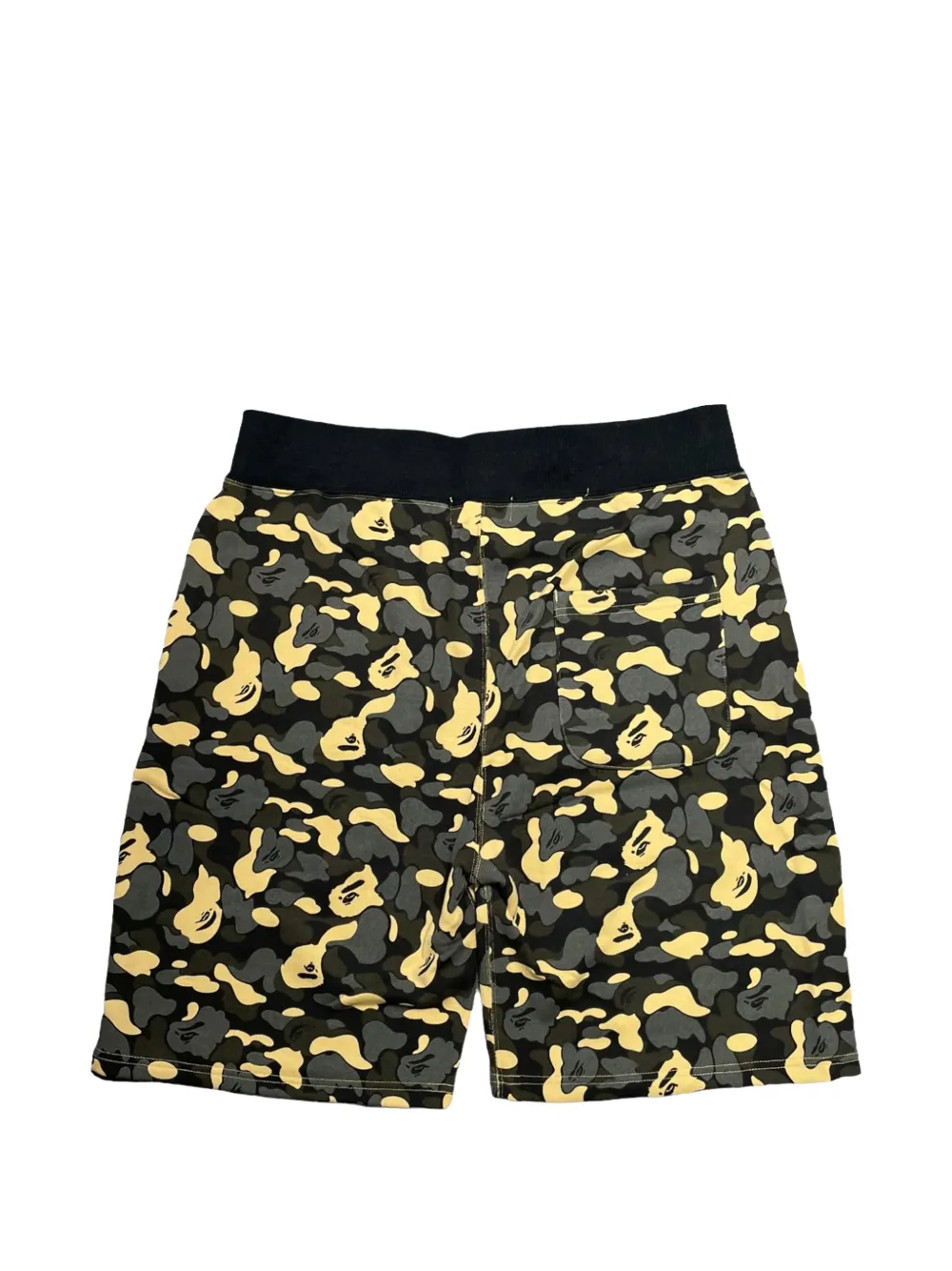 A BATHING APE Madison Avenue shorts met camouflageprint Groen