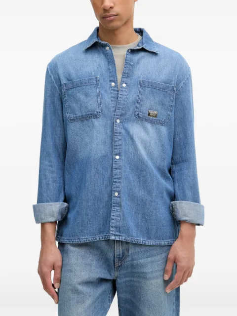 Karl Lagerfeld camisa de mezclilla con placa de logo