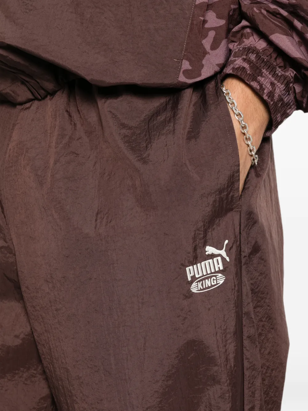 PUMA King trainingsbroek met logo-print Bruin