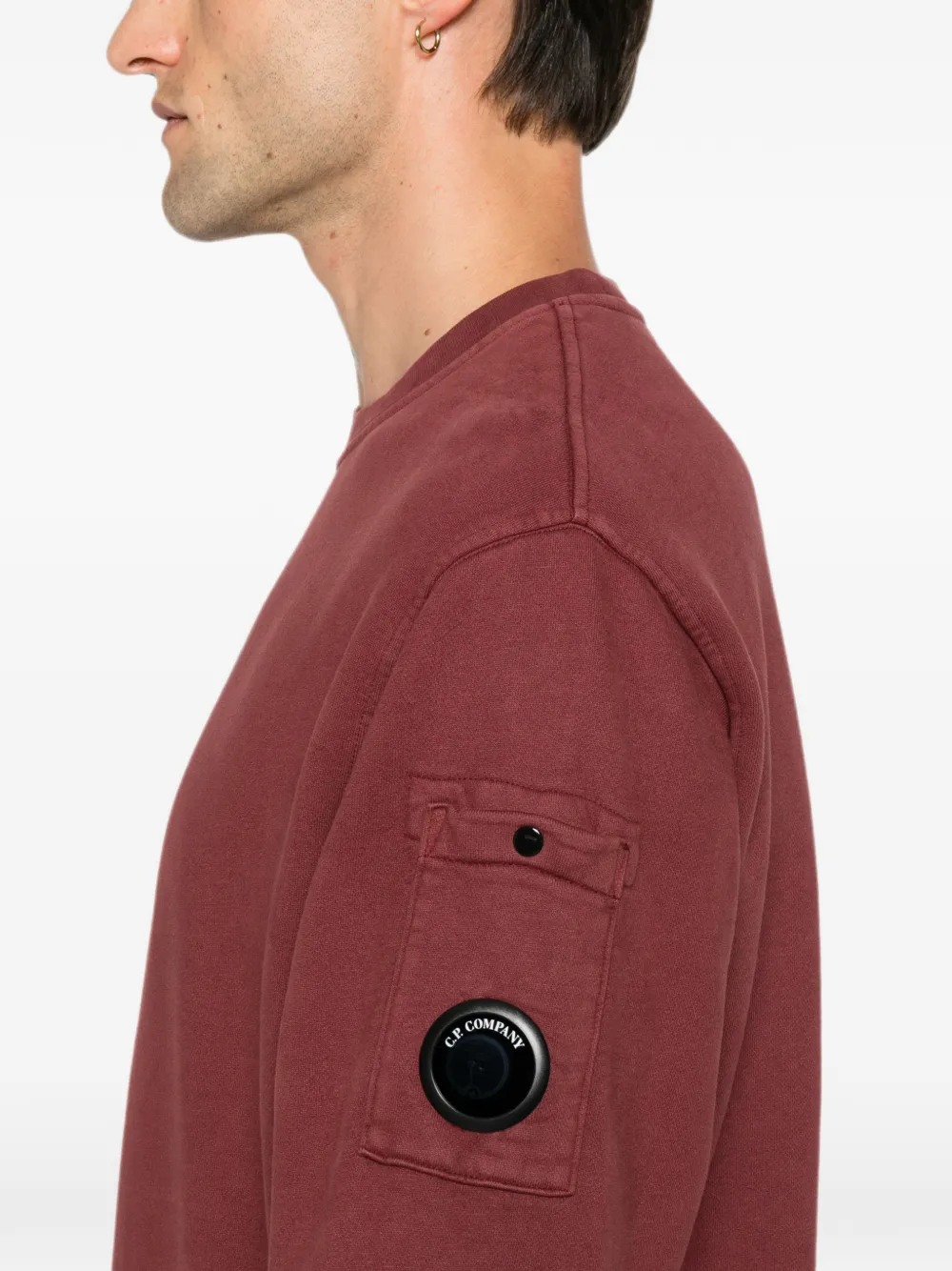 C.P. Company Sweater met Lens-detail en zak op de mouw Rood