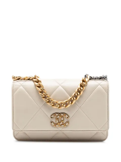 CHANEL Pre-Owned 2020 Quilted Lambskin 19 Wallet on Chain satchel