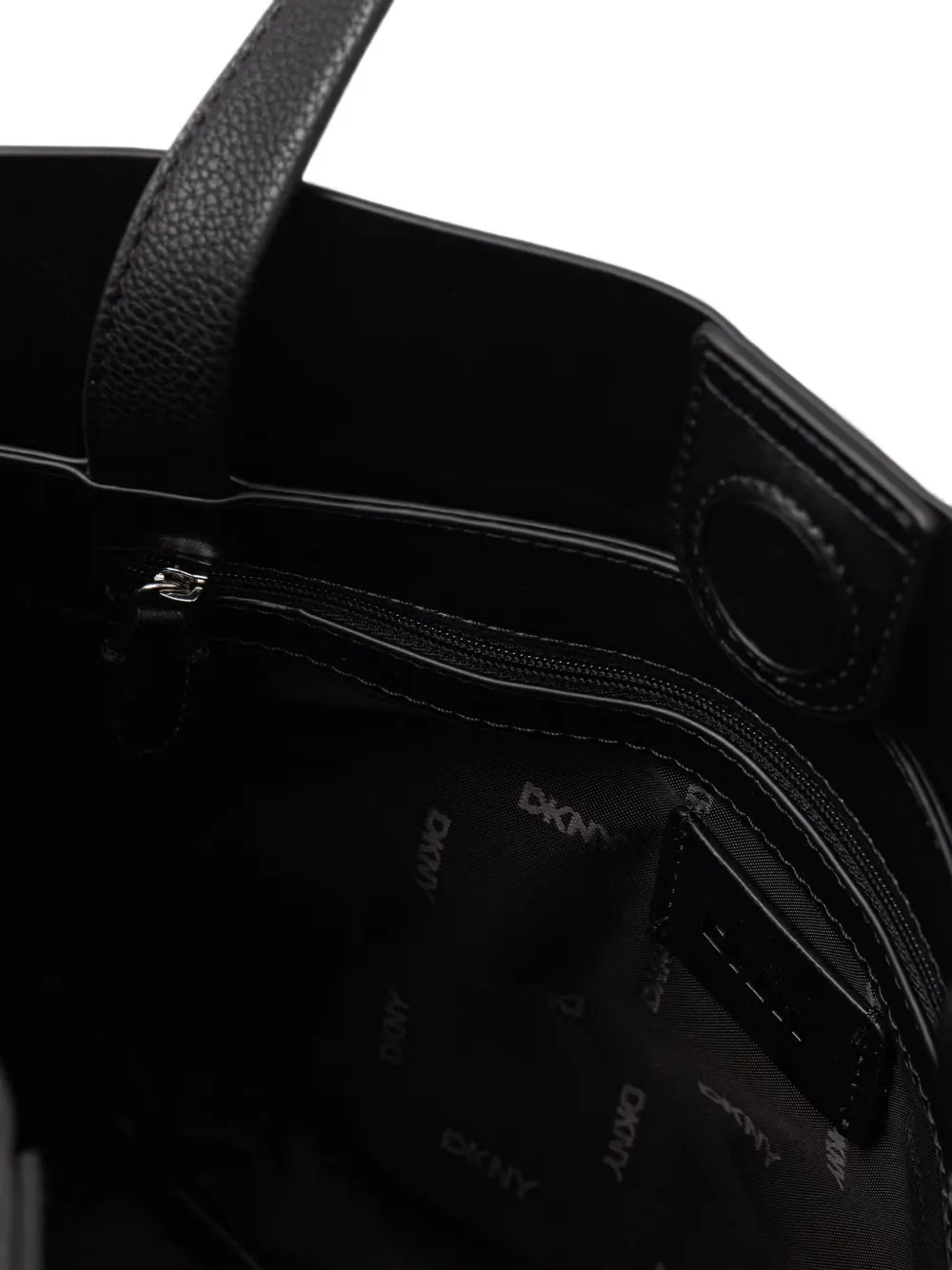 DKNY Bryar shopper met bedel en bewerkte textuur Zwart
