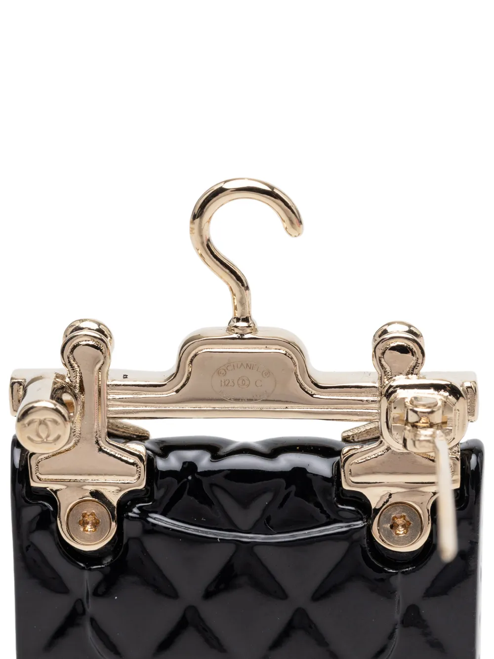  Chanel Pre-owned Broche Classic Flap De Resina Con Percha Con Perla Artificial Y Logo Cc 2023 - Negro 