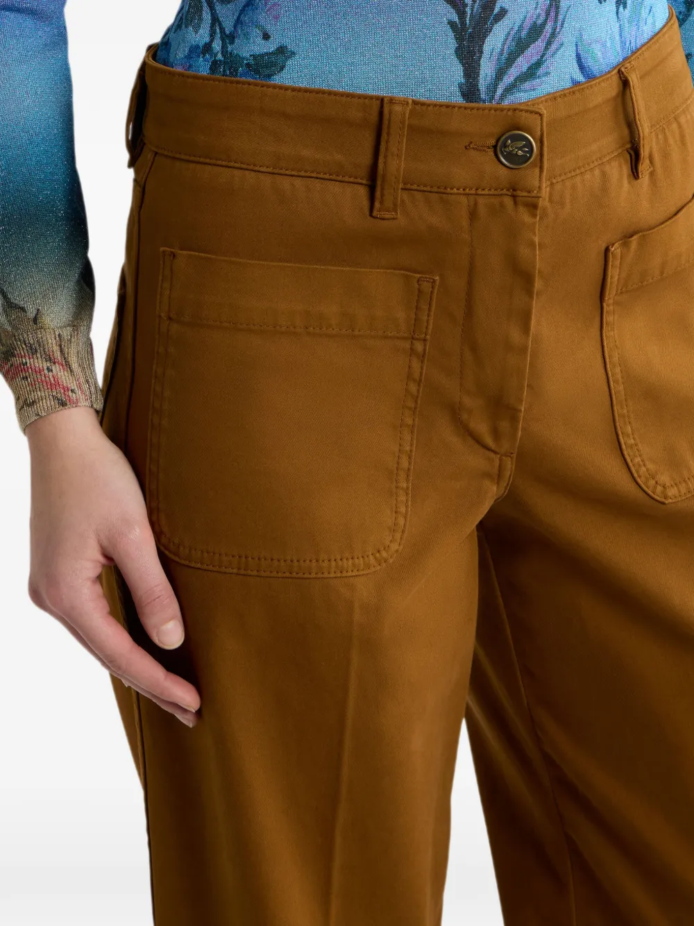 ETRO Flared jeans met Pegaso-knopen Bruin
