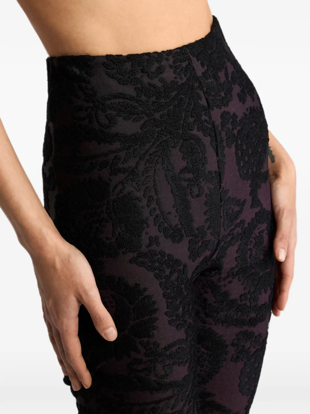 ETRO Flared broek in chenille jacquard met Paisley gebladerte motief Paars