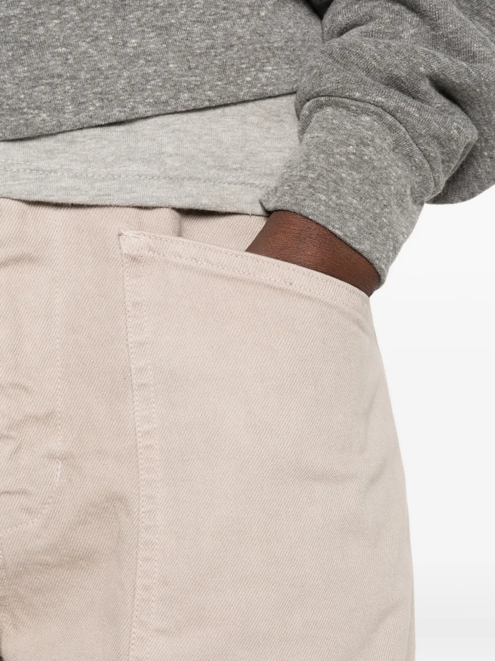 Nili Lotan Broek met opgestikte zak en gebogen pijpen Beige