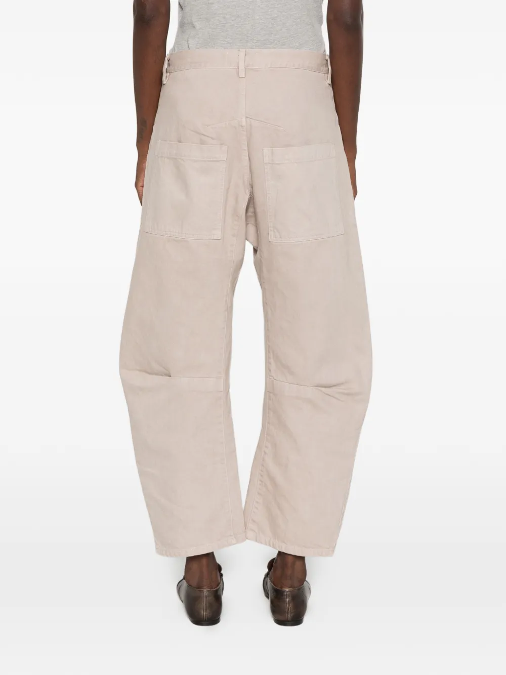 Nili Lotan Broek met opgestikte zak en gebogen pijpen Beige