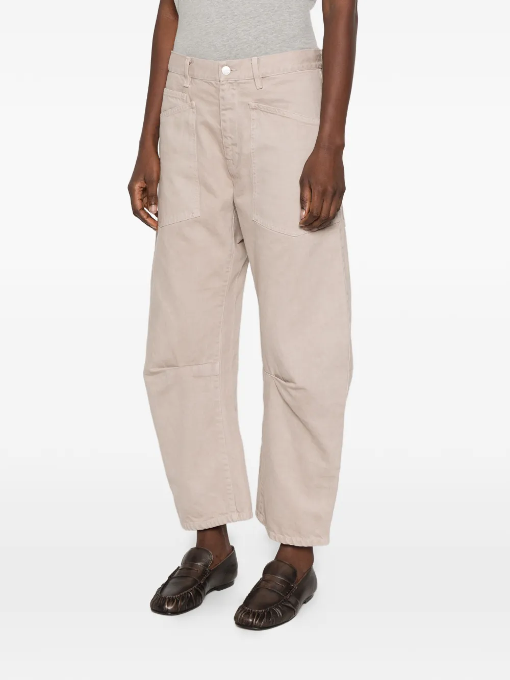 Nili Lotan Broek met opgestikte zak en gebogen pijpen Beige