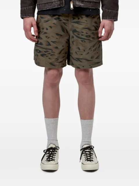 Carhartt WIP شورت ترافون بطبعة جلد الفهد
