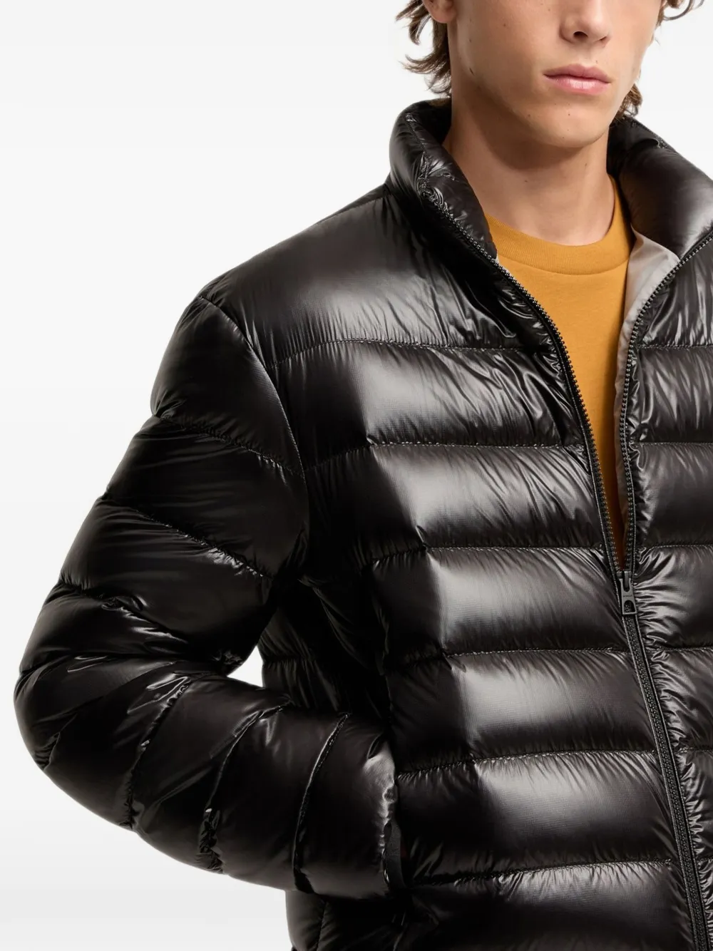 Moncler Sergesta gewatteerd jack met logopatch Zwart