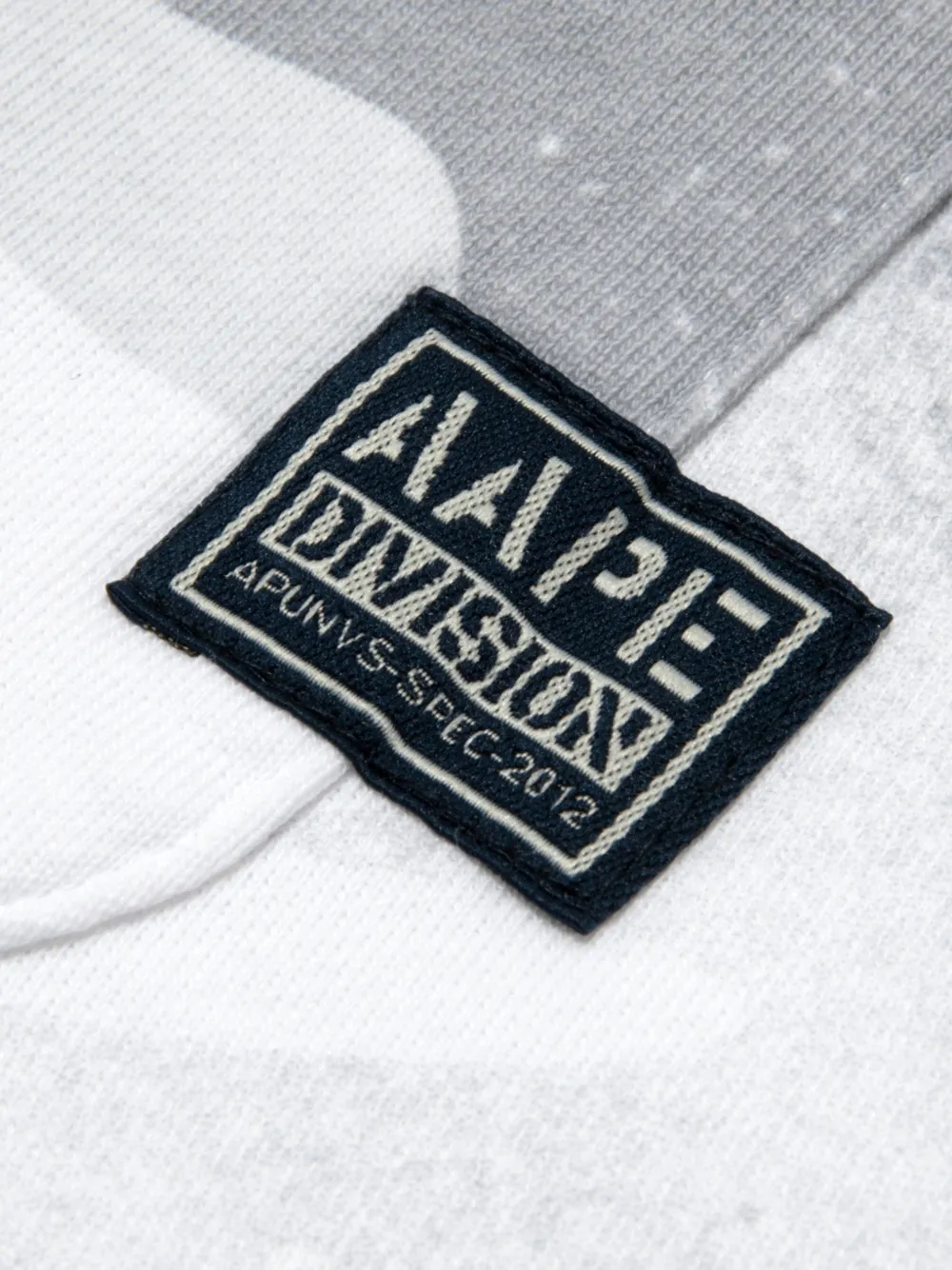 AAPE BY *A BATHING APE APEUNVS shorts met camouflageprint en borduurwerk Wit
