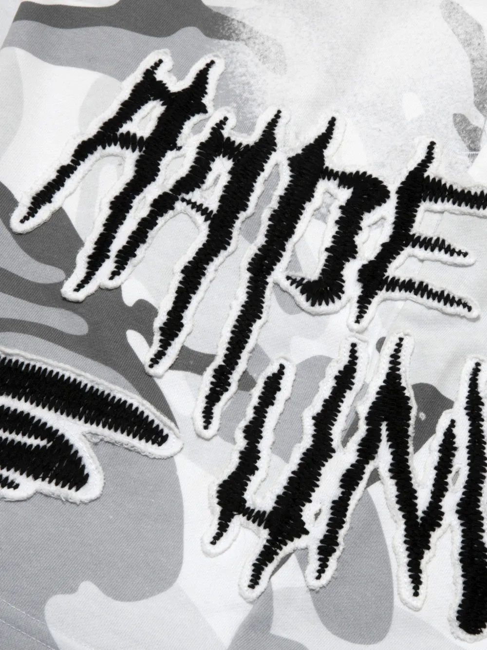 AAPE BY *A BATHING APE APEUNVS shorts met camouflageprint en borduurwerk Wit