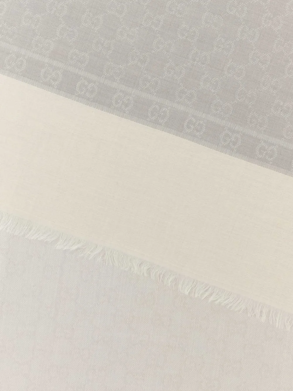 Gucci Sjaal met franje en GG-patroon Grijs