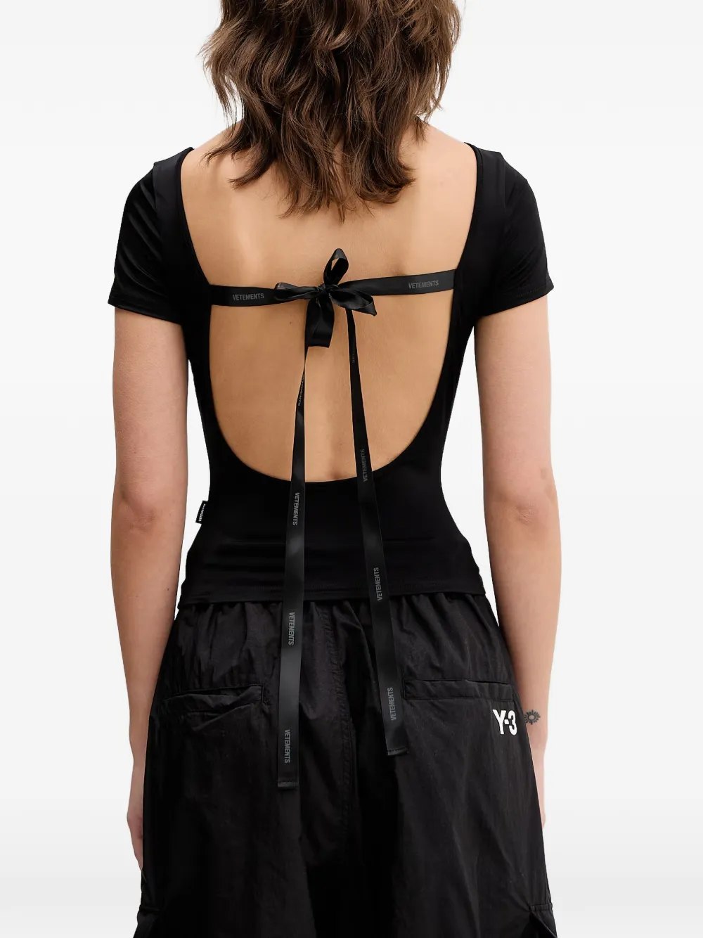 VETEMENTS T-shirt met open rug en strikdetail Zwart