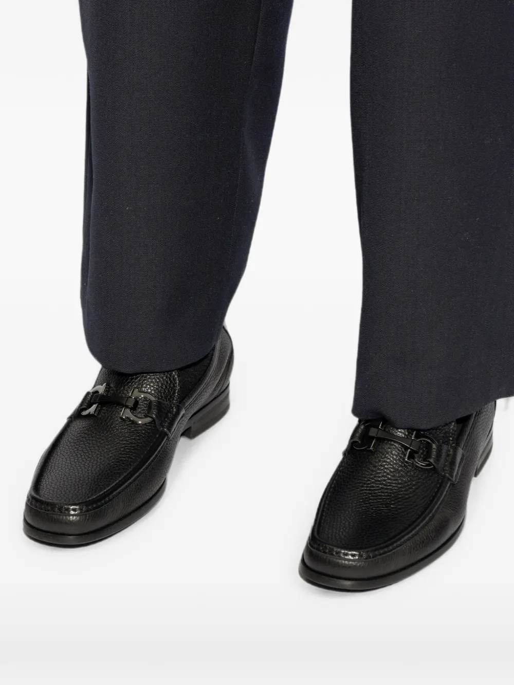 Ferragamo Gancini loafers van bewerkt leer Zwart