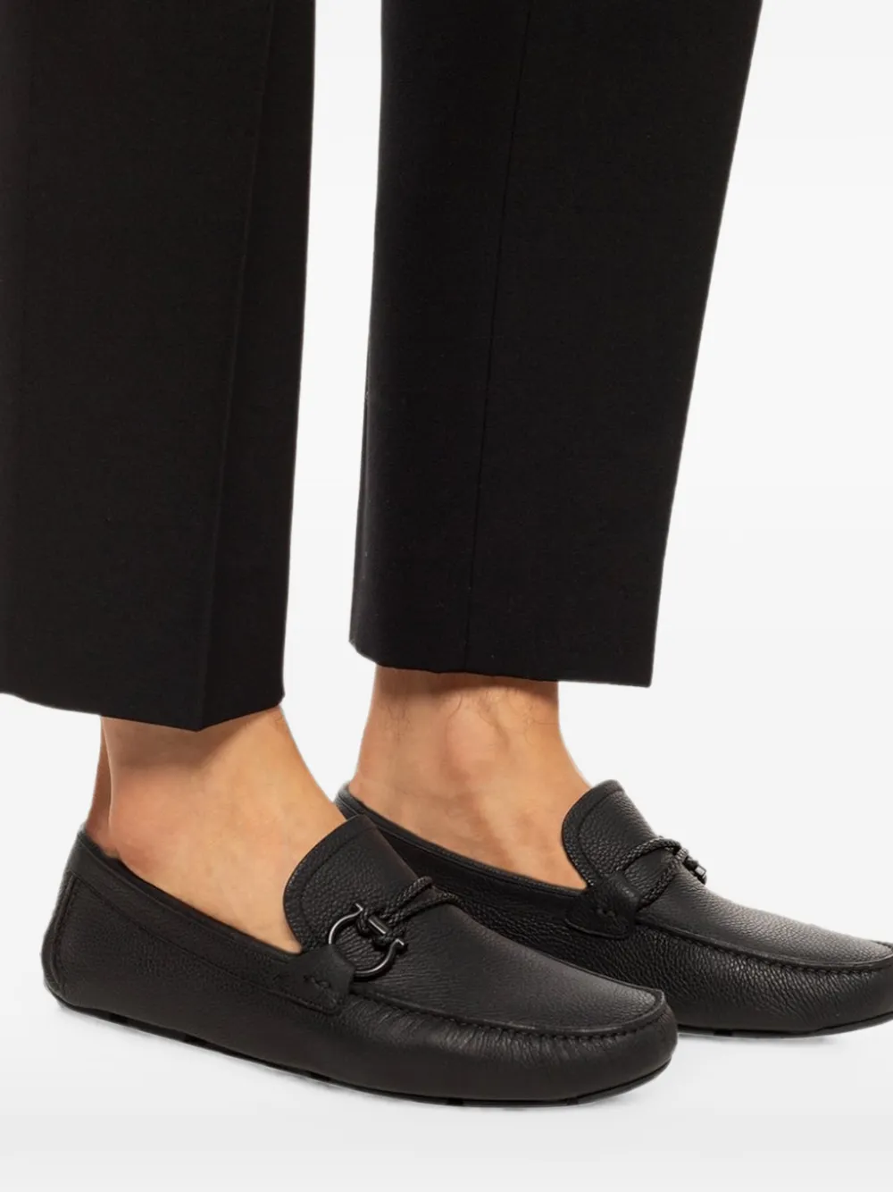 Ferragamo Gancini loafers van bewerkt leer Zwart