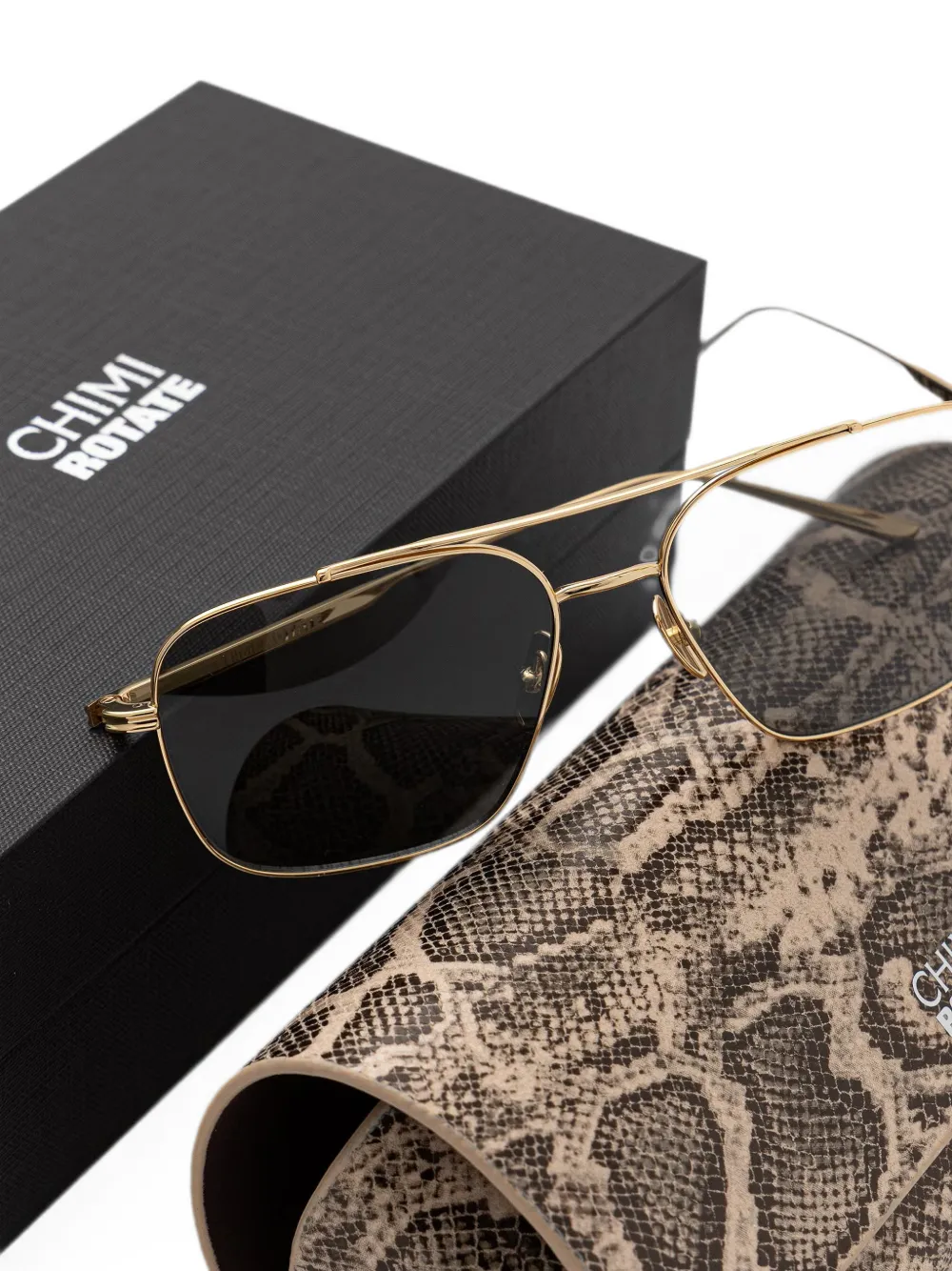 ROTATE BIRGER CHRISTENSEN x Chimi zonnebril met piloten montuur Goud