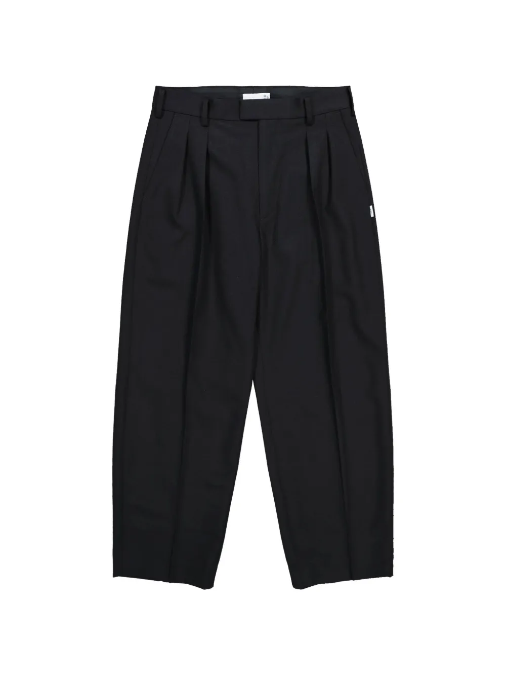 WTAPS TRDT1801 로고 패치 플리츠 테일러드 팬츠 | 블랙 | Image 1