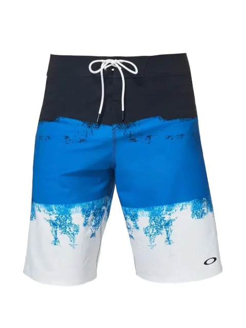 Oakley shorts con estampado gráfico y diseño color block