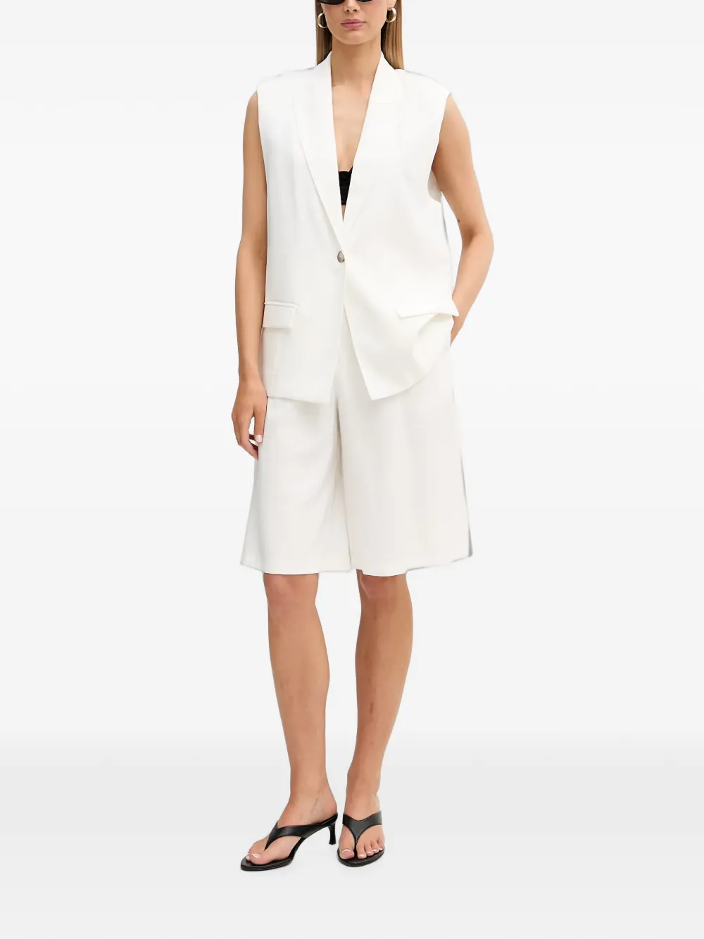 VICOLO Geplooide shorts Wit