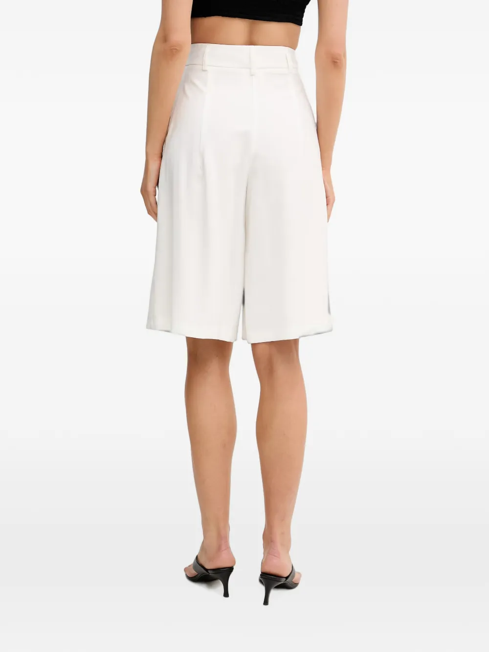 VICOLO Geplooide shorts Wit