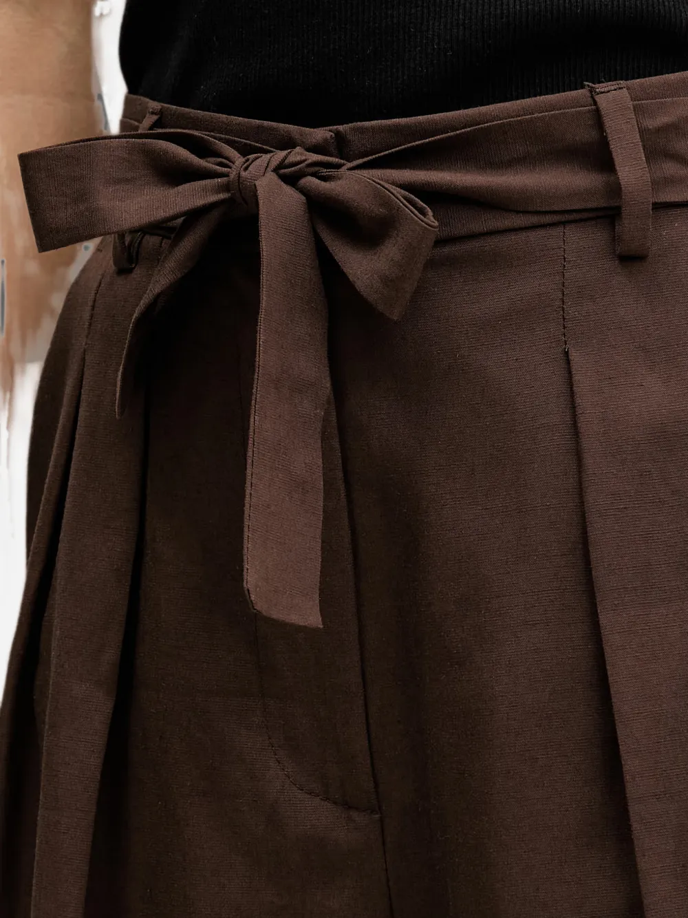VICOLO Geplooide shorts Bruin