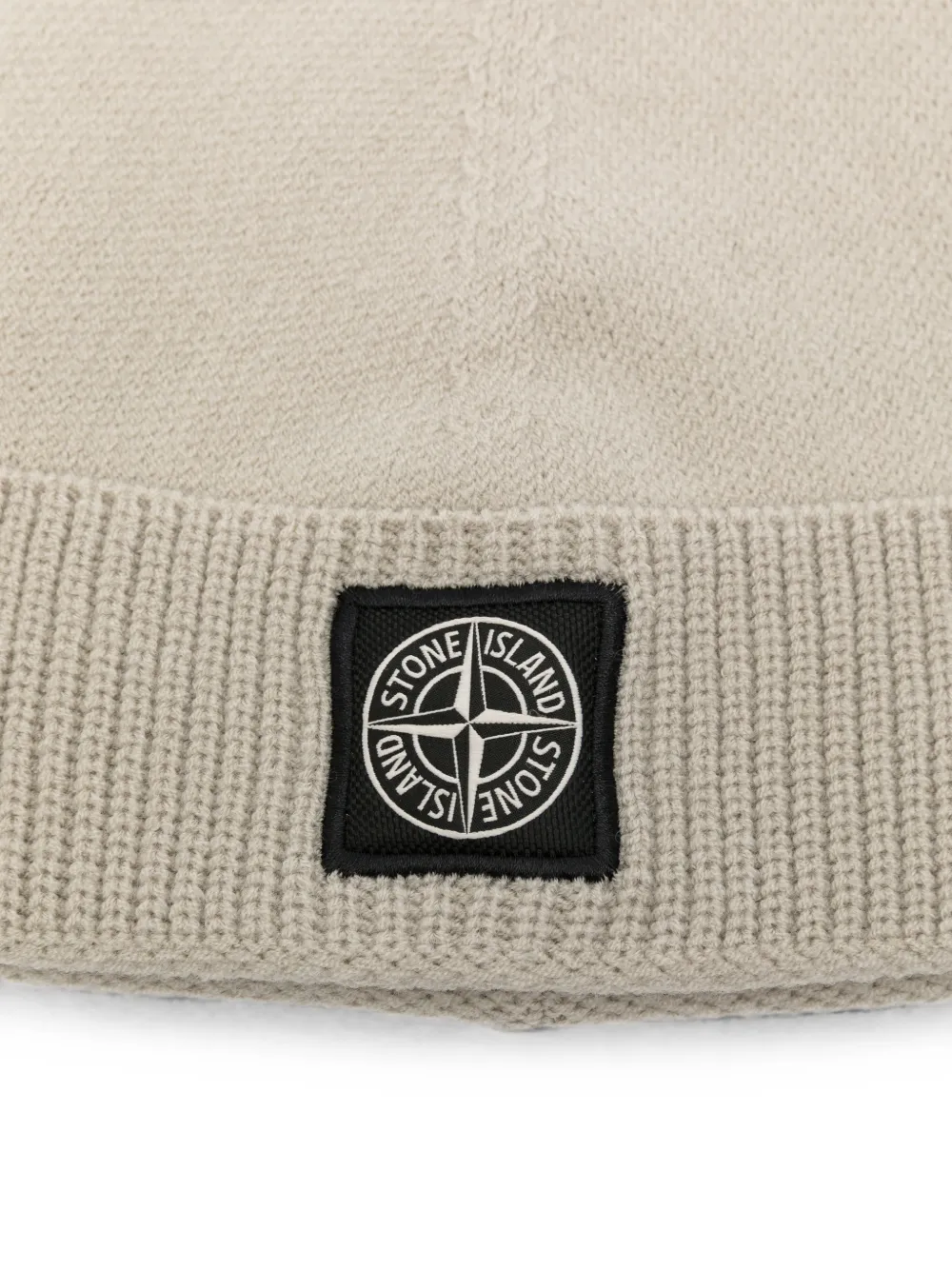 Stone Island Muts met logopatch en geribbelde rand Beige