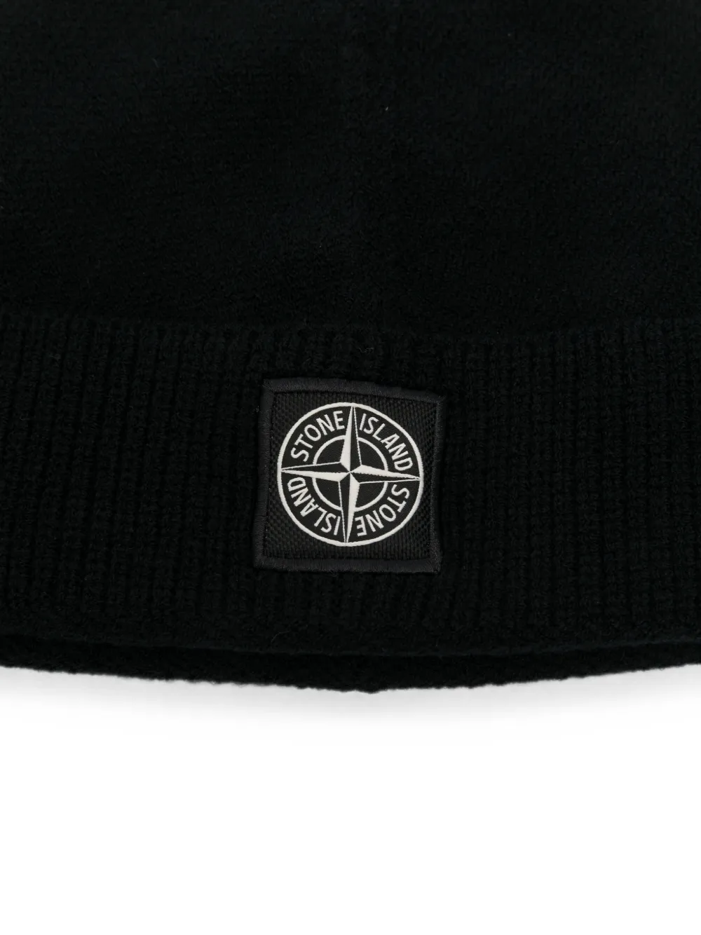 Stone Island Muts met logopatch en geribbelde rand Zwart