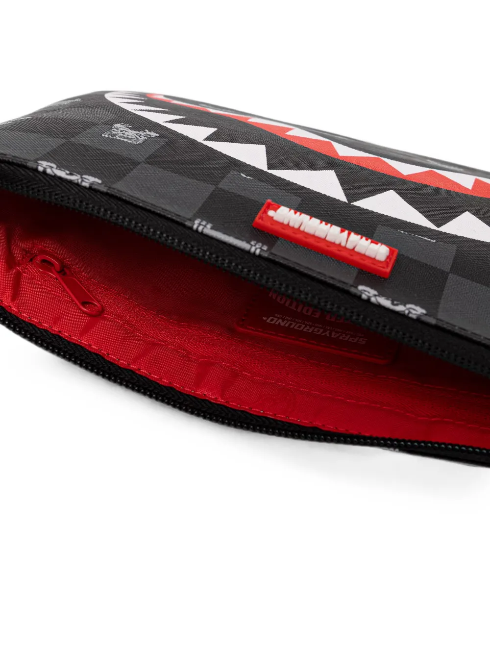 Sprayground Shark Mouth geruite clutch Zwart