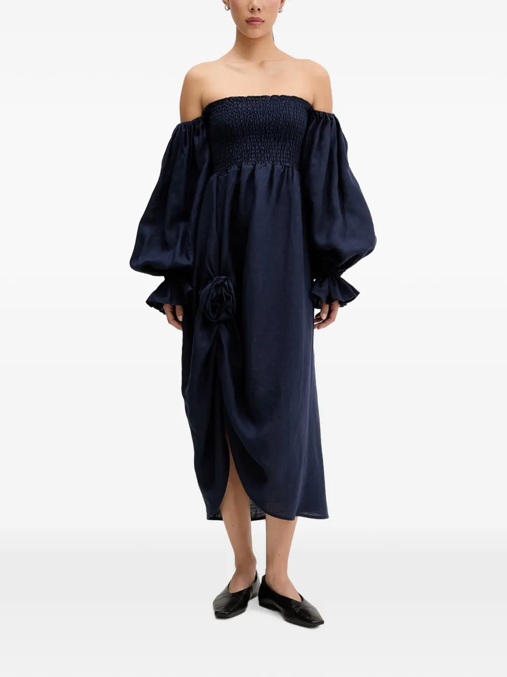 Sleeper off-shoulder smocked midi dress - Blu