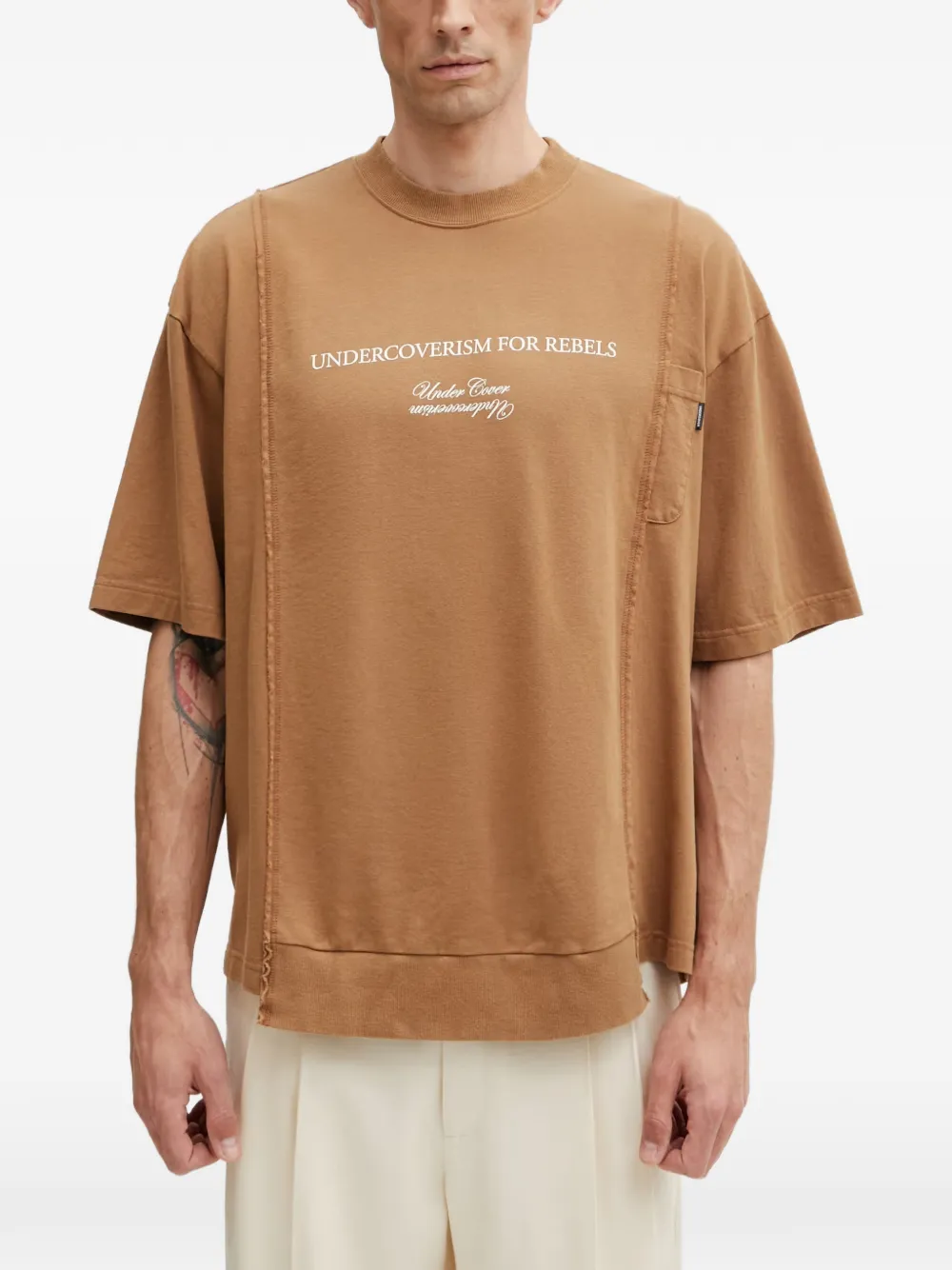 Undercover slogan-print raw-edge T-shirt - Braun