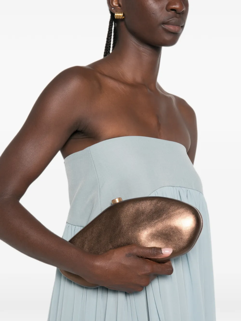 Cult Gaia The Caldera sculpturale clutch met metallic afwerking Bruin