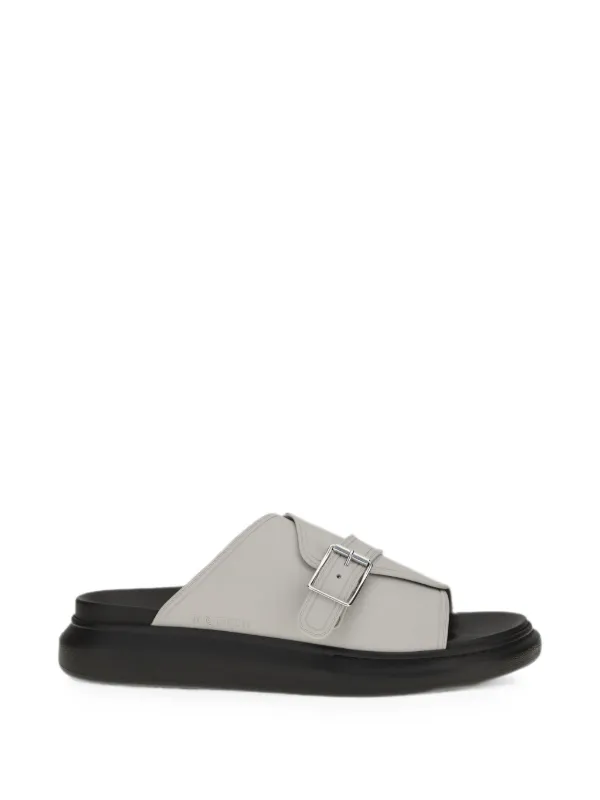 Alexander McQueen バックル レザーサンダル | グレー | FARFETCH JP
