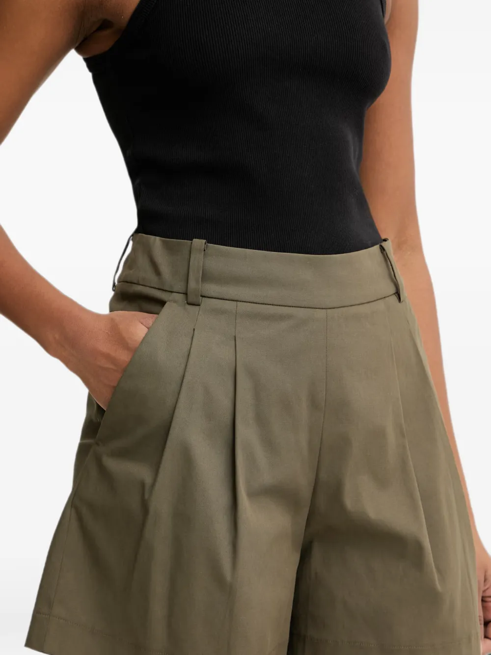 LUISA SPAGNOLI Geplooide shorts met riemlussen Groen