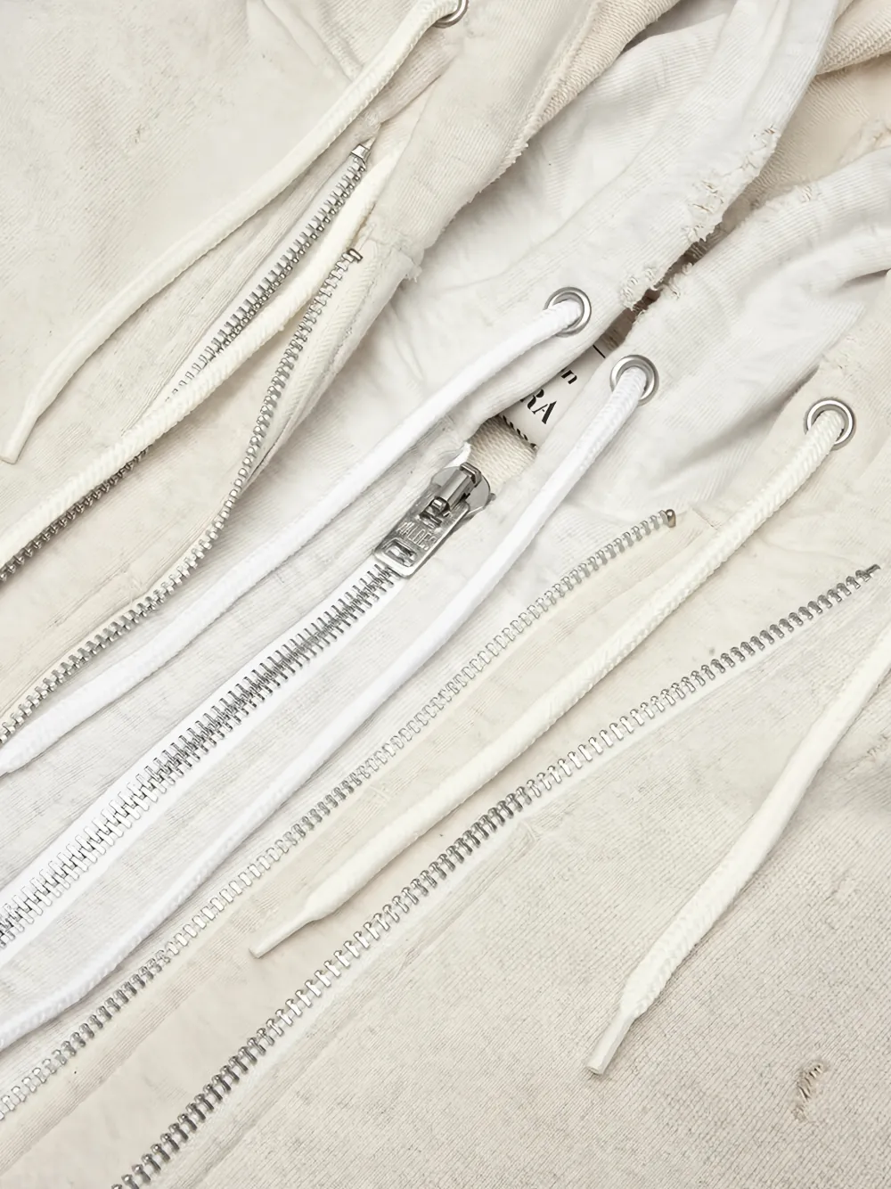 Maison MIHARA YASUHIRO Gelaagde gerafelde hoodie met rits Beige