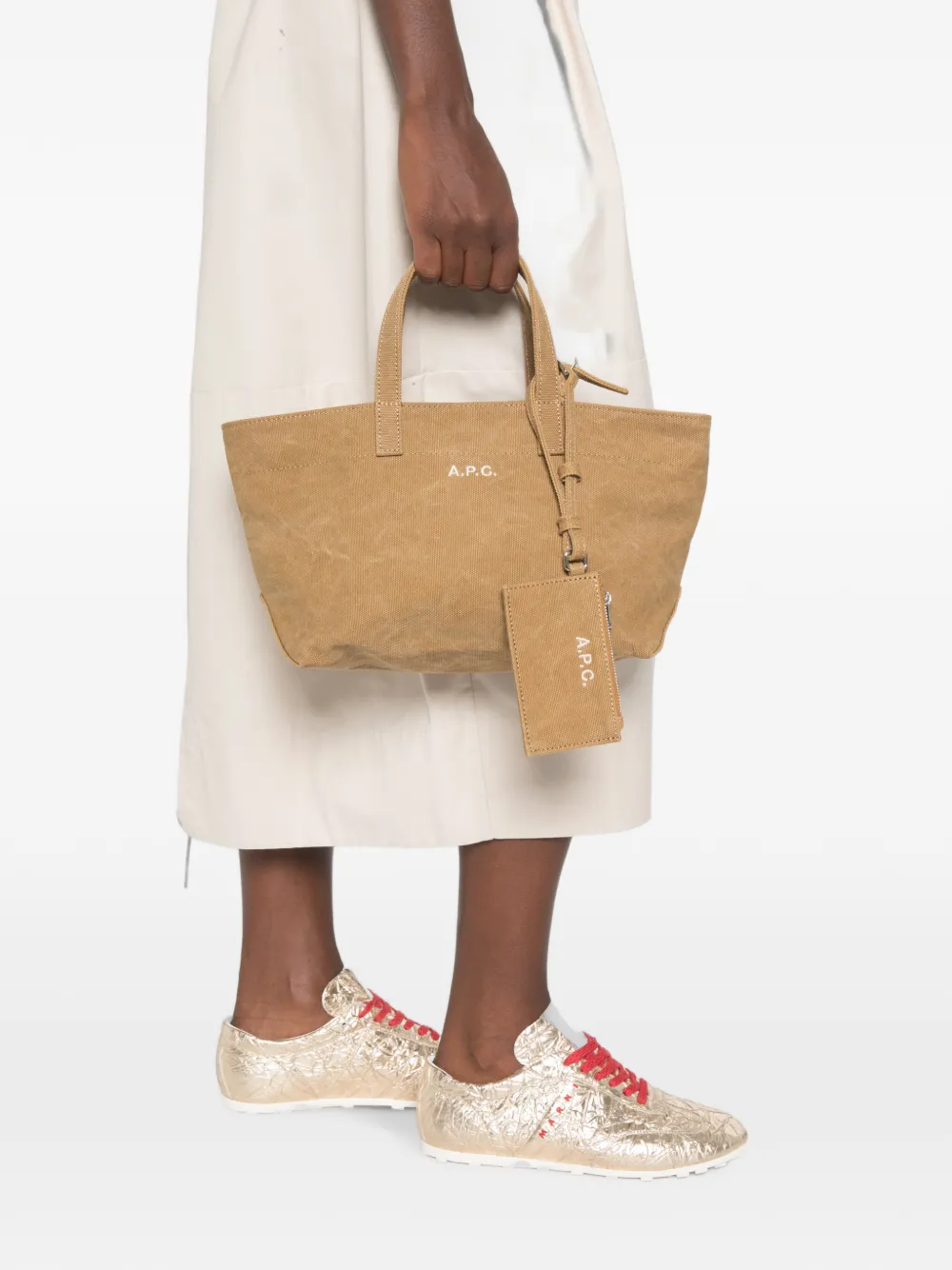 A.P.C. Kleine Le Drummer canvas shopper met geborduurd logo Beige