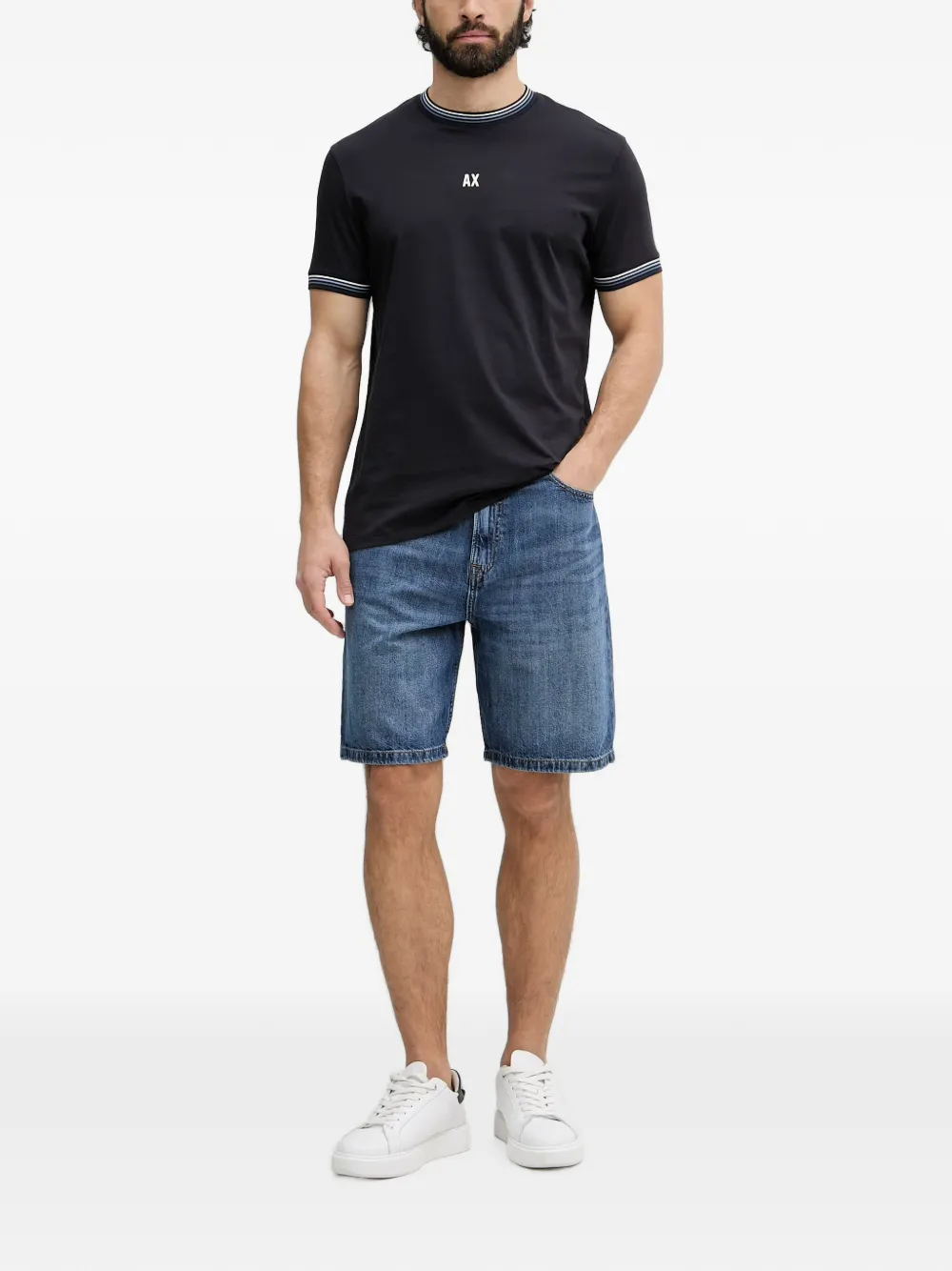 Armani Exchange T-shirt met logodetail en gestreepte afwerking Blauw