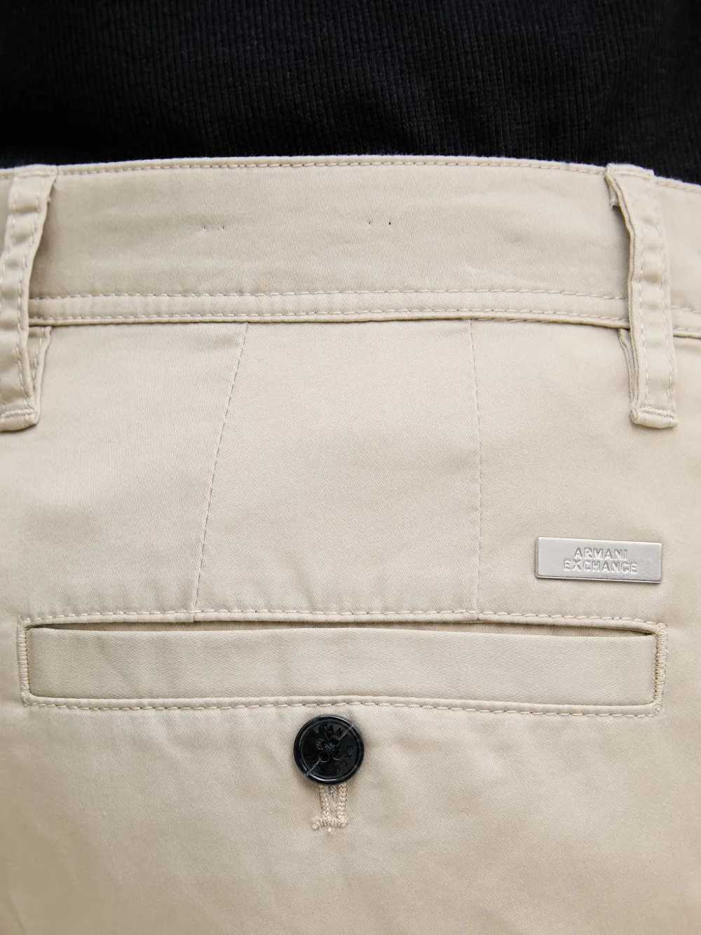 Armani Exchange logo-plaque slim-fit trousers Wit