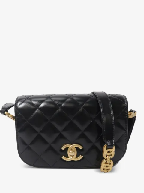CHANEL Pre-Owned bolsa de hombro con cierre giratorio y logo CC
