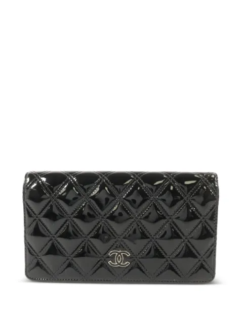 CHANEL Pre-Owned cartera capitonada de piel con logo CC