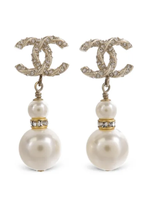 CHANEL Pre-Owned pendientes con logo CC y perla