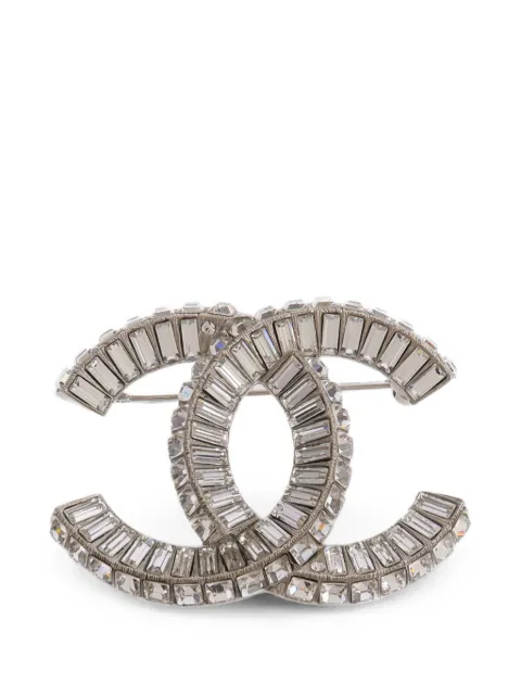 CHANEL Pre-Owned CC crystal-embellished brooch