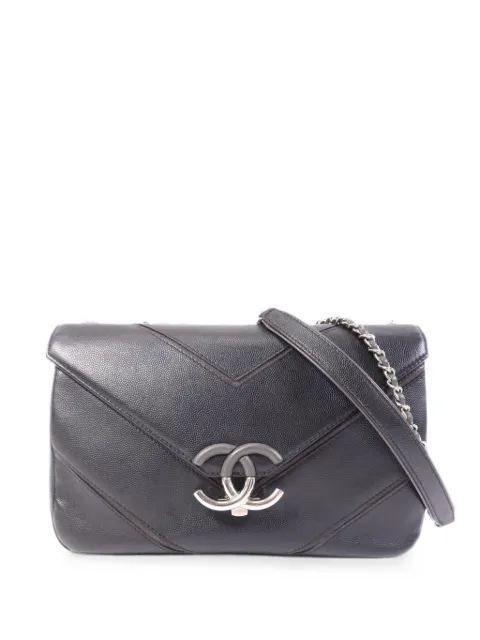 CHANEL Pre-Owned bolsa de hombro con costuras chevron y logo CC