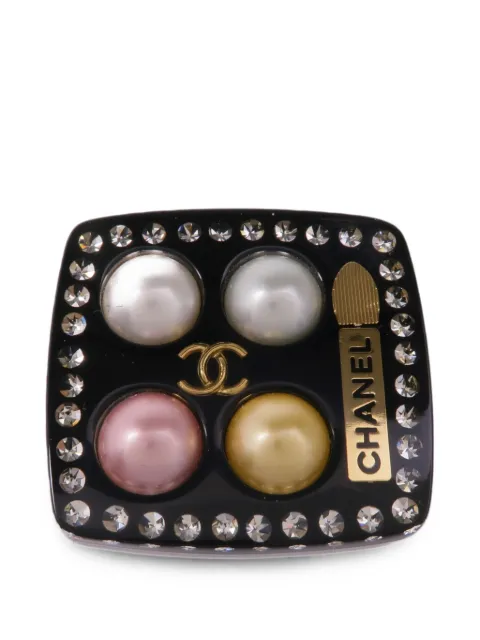 CHANEL Pre-Owned broche en forma del logo CC con perlas artificiales